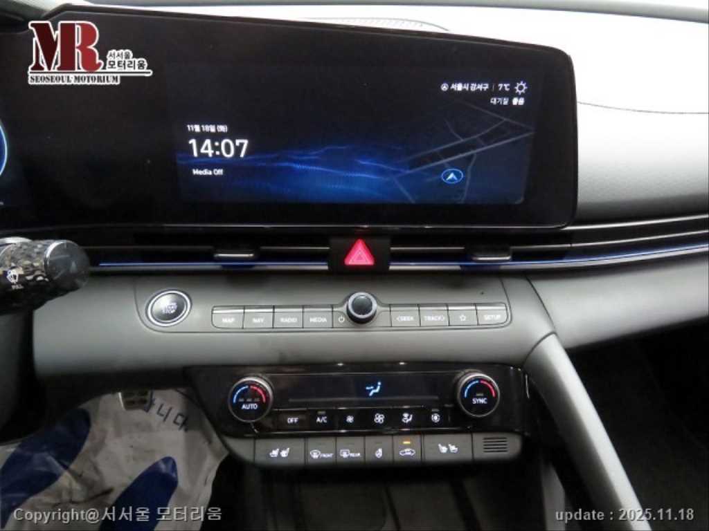 HYUNDAI Avante - Vista 10