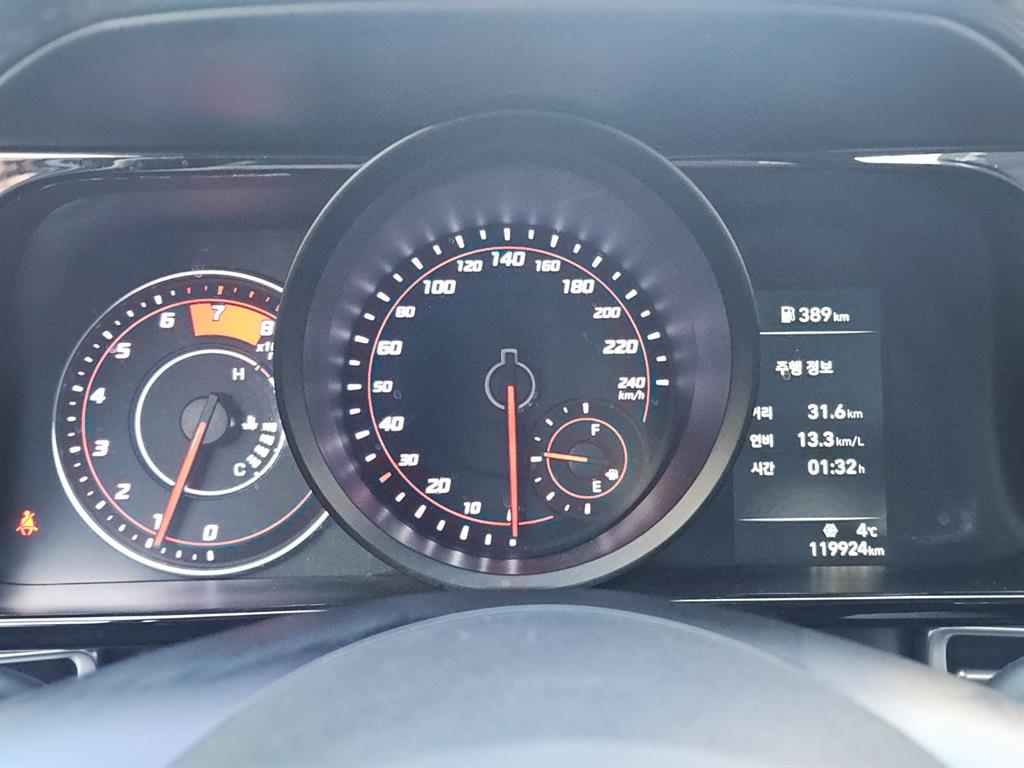 HYUNDAI Avante - Vista 12