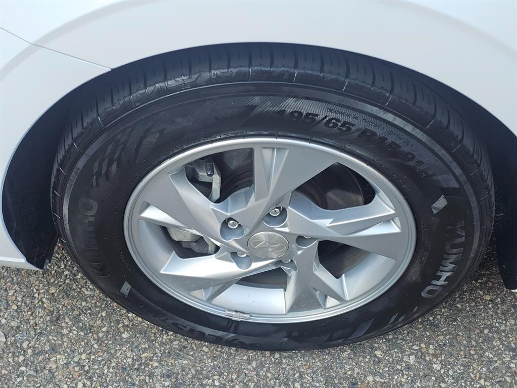 HYUNDAI Avante - Vista 9