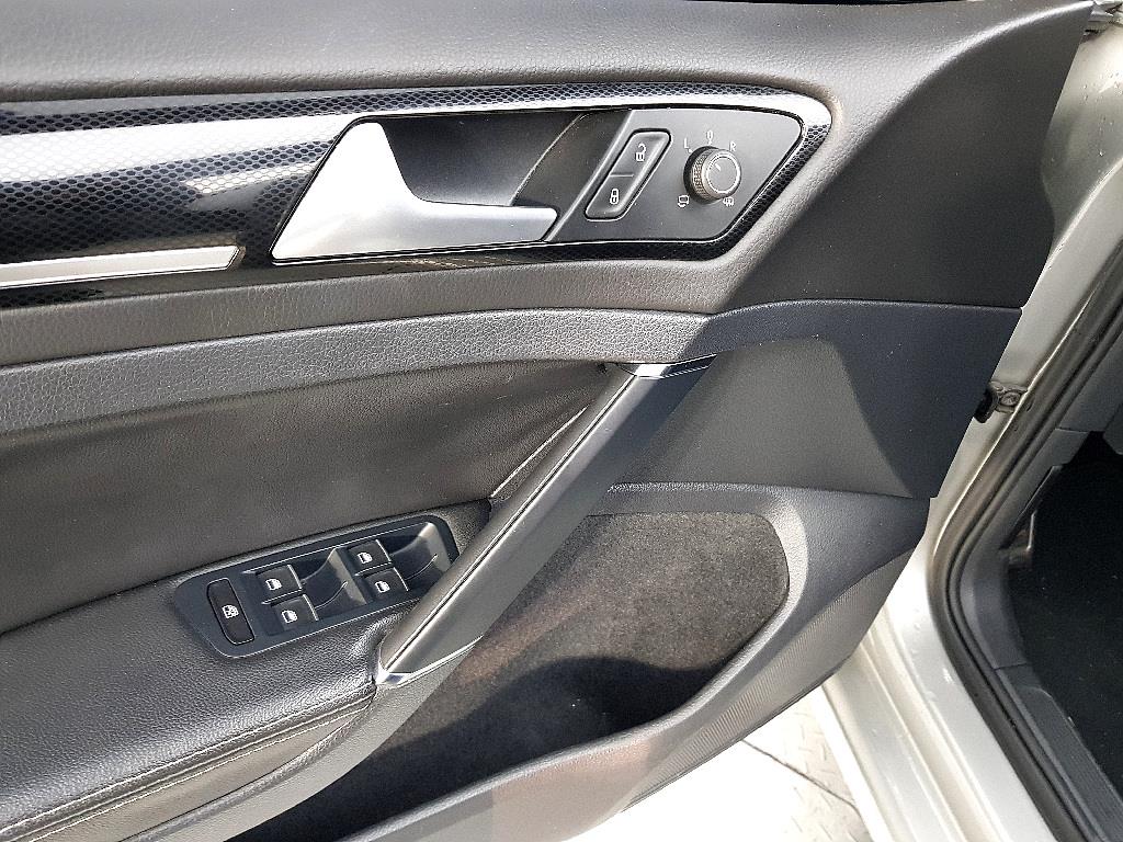 Volkswagen Golf - Vista 10