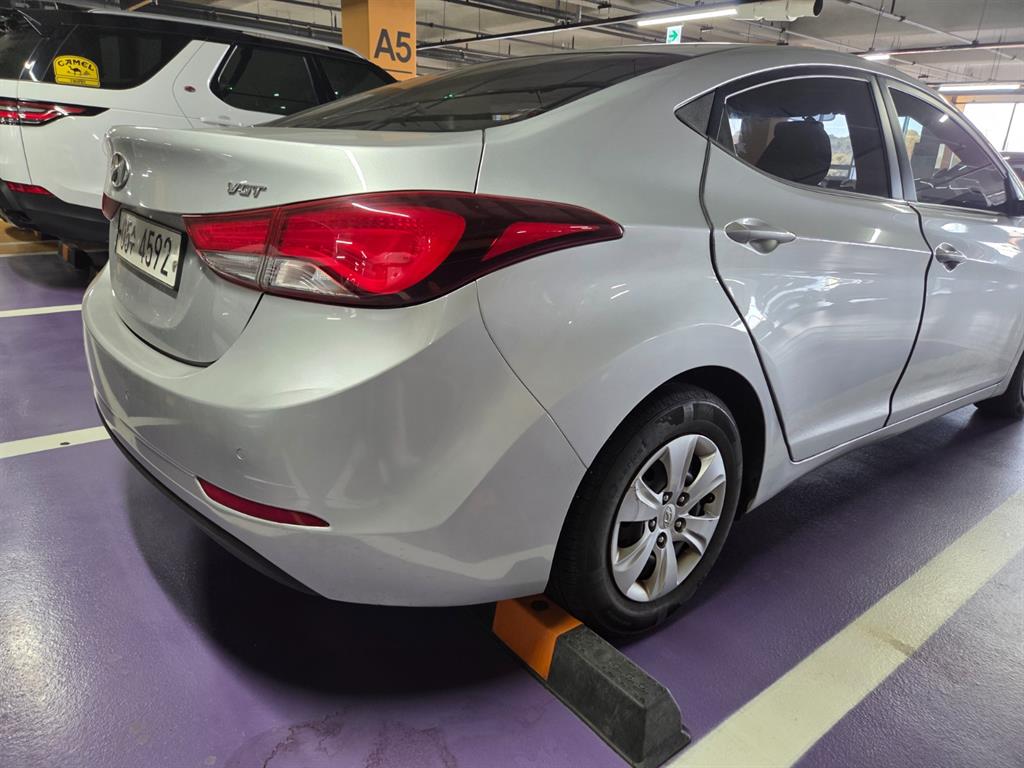 HYUNDAI Avante - Vista 6