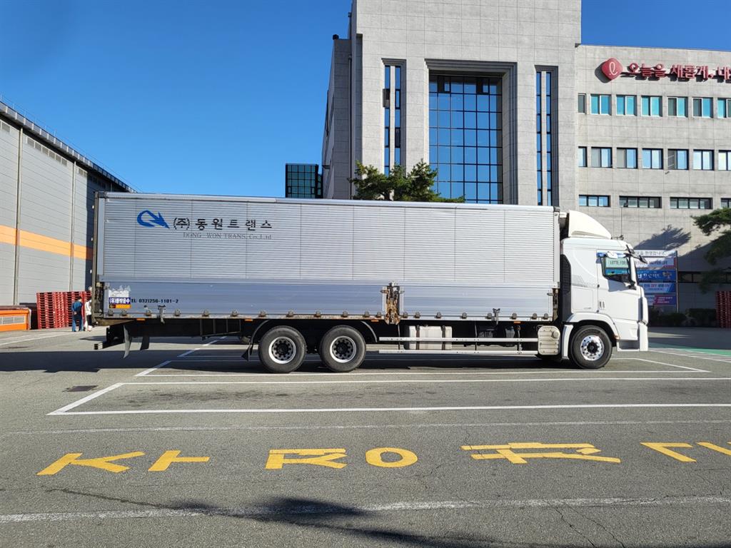 medium and large cargo truck - Vista 5