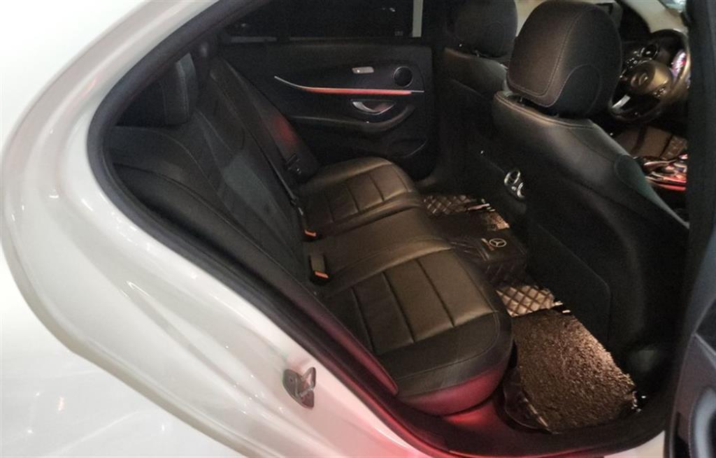 Mercedes Benz E class - Vista 5