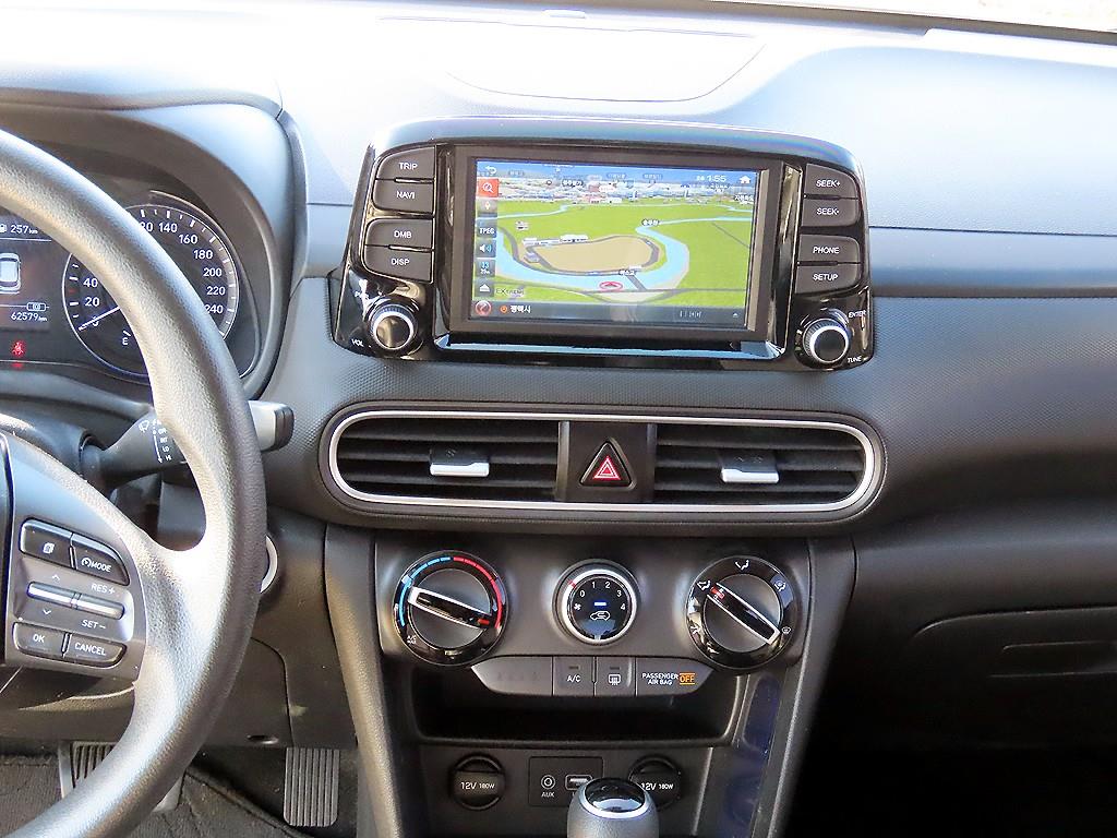 HYUNDAI Kona - Vista 10