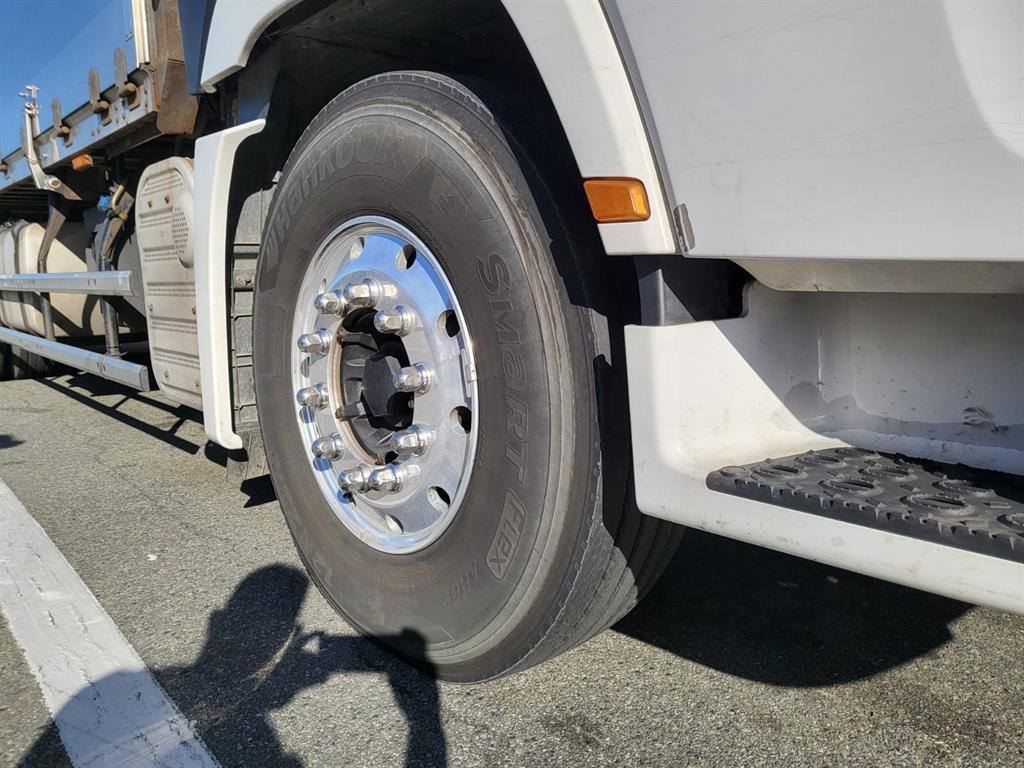 medium and large cargo truck - Vista 11