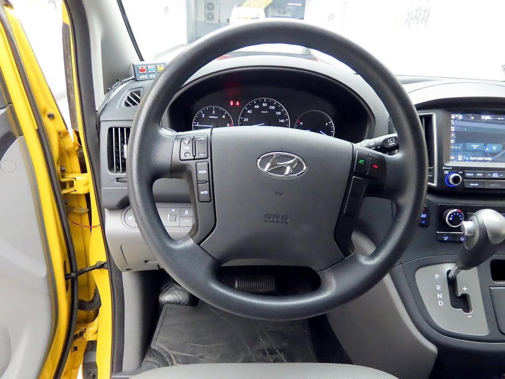 HYUNDAI Starex - Vista 7