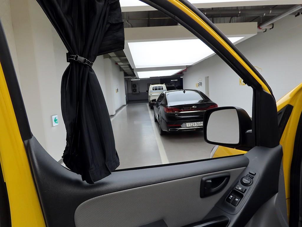 HYUNDAI Starex - Vista 11