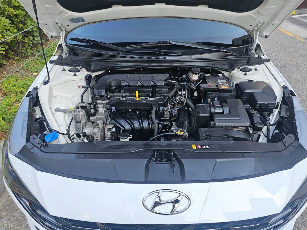 HYUNDAI Avante - Vista 7