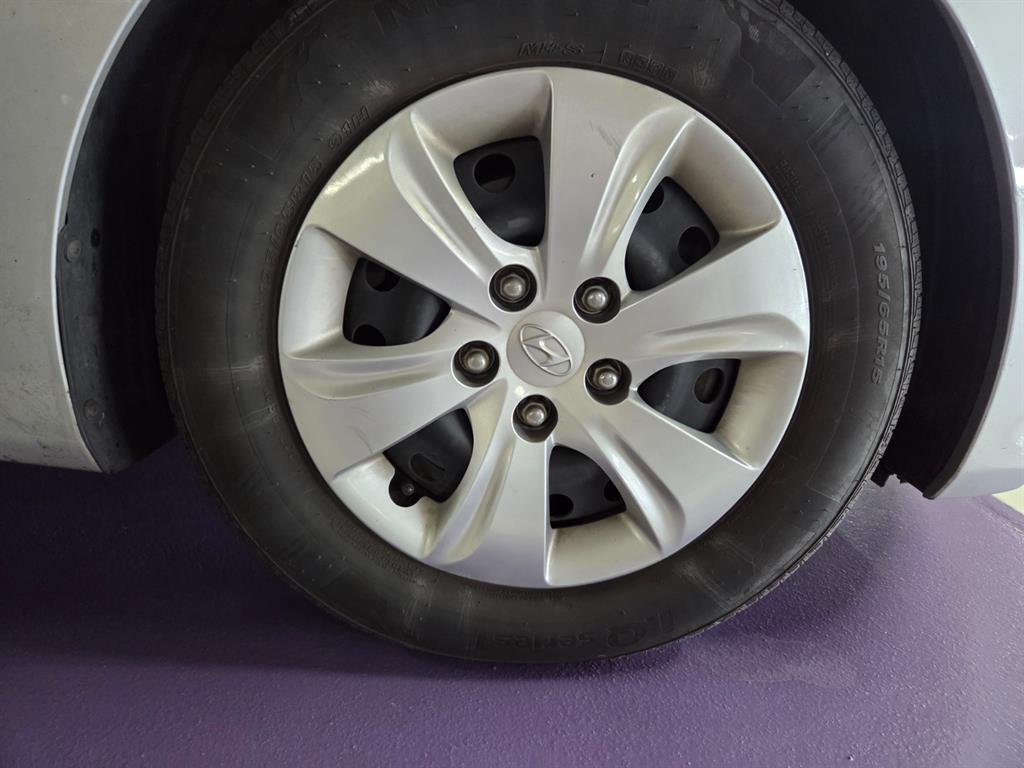 HYUNDAI Avante - Vista 9