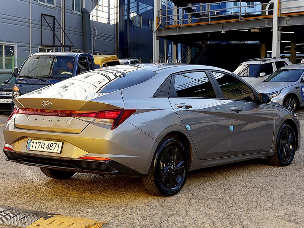 HYUNDAI Avante - Vista 7