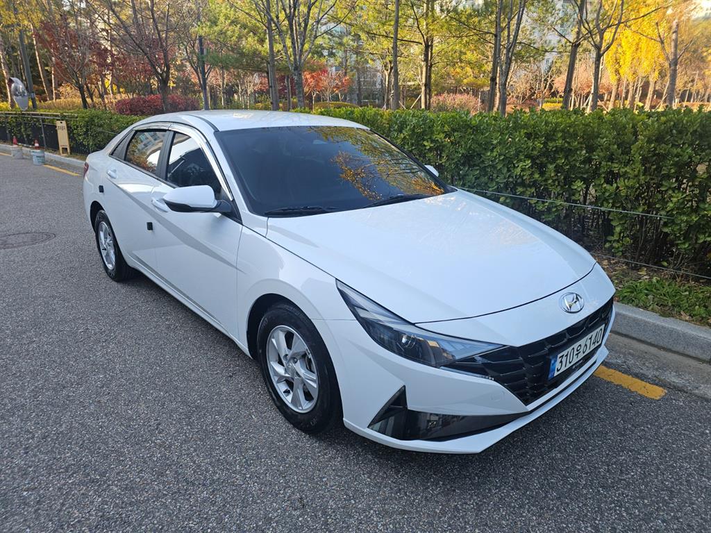 HYUNDAI Avante - Vista 10