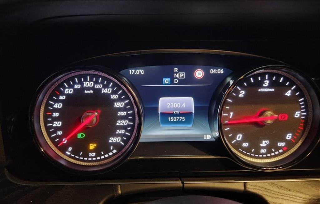 Mercedes Benz E class - Vista 7