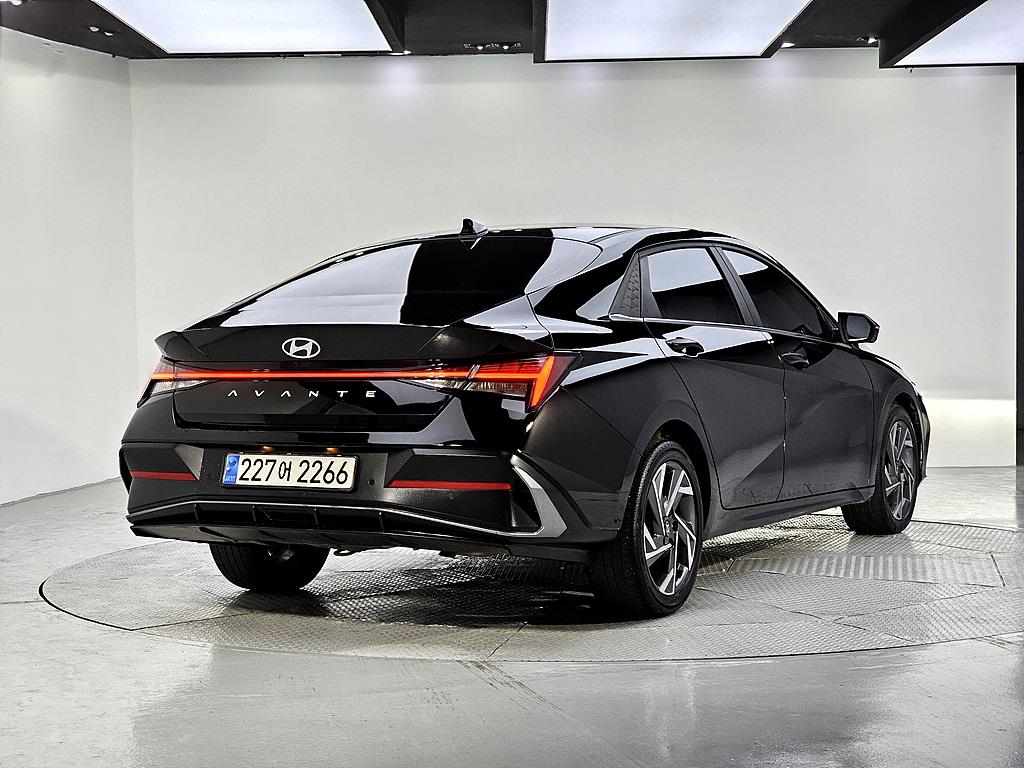 HYUNDAI Avante - Vista 4