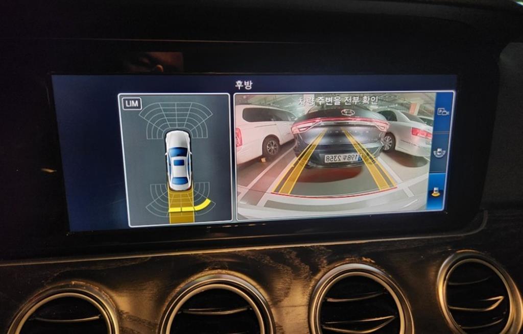 Mercedes Benz E class - Vista 10