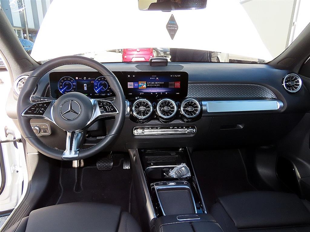 Mercedes Benz EQB - Vista 7