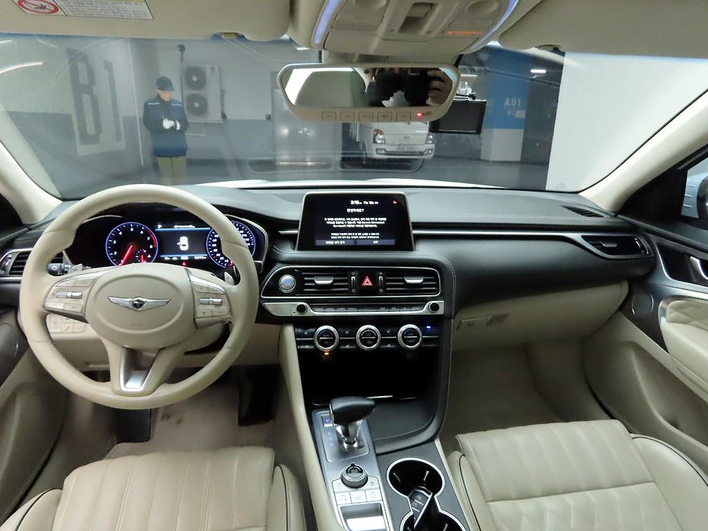 Genesis G70 - Vista 6