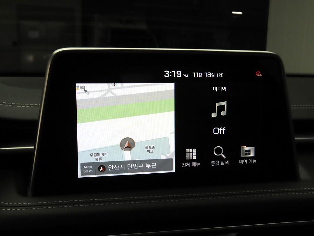 Genesis G70 - Vista 8