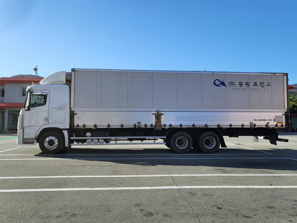 medium and large cargo truck - Vista 4