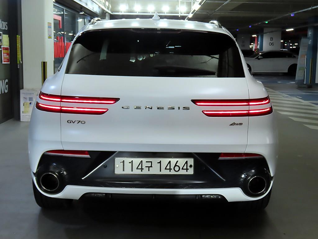 Genesis GV70 - Vista 5