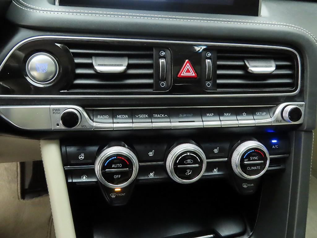 Genesis G70 - Vista 9