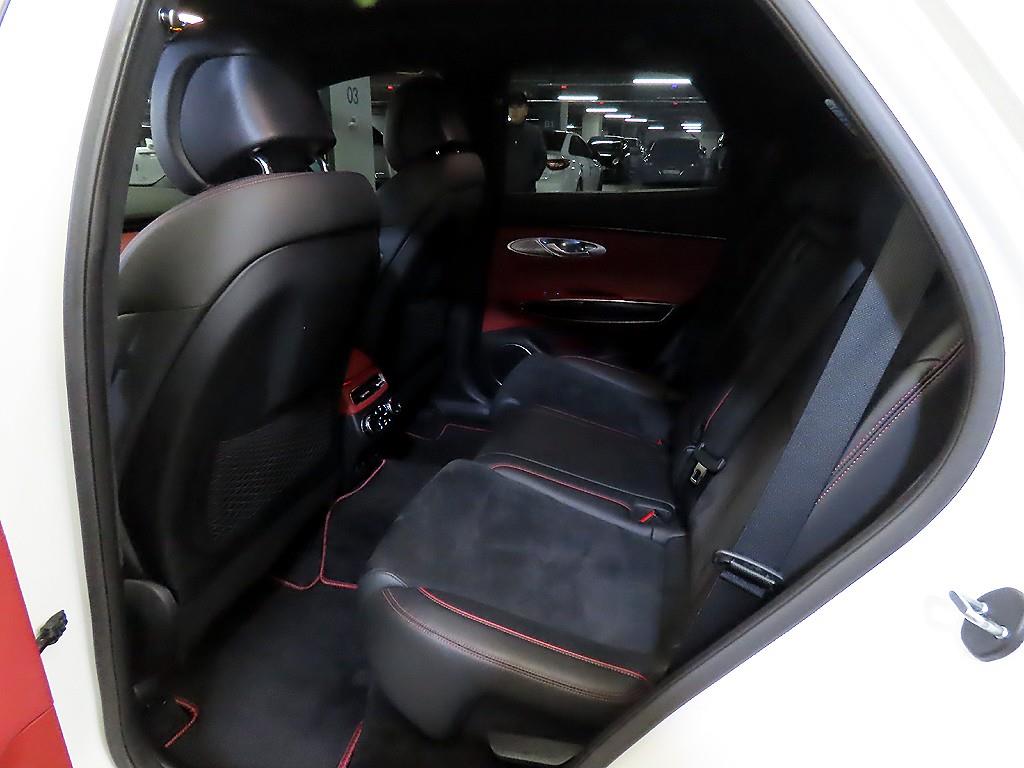 Genesis GV70 - Vista 7