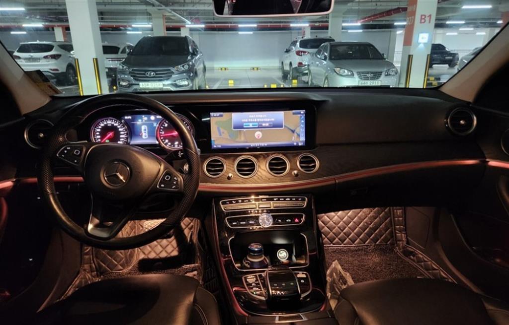 Mercedes Benz E class - Vista 6