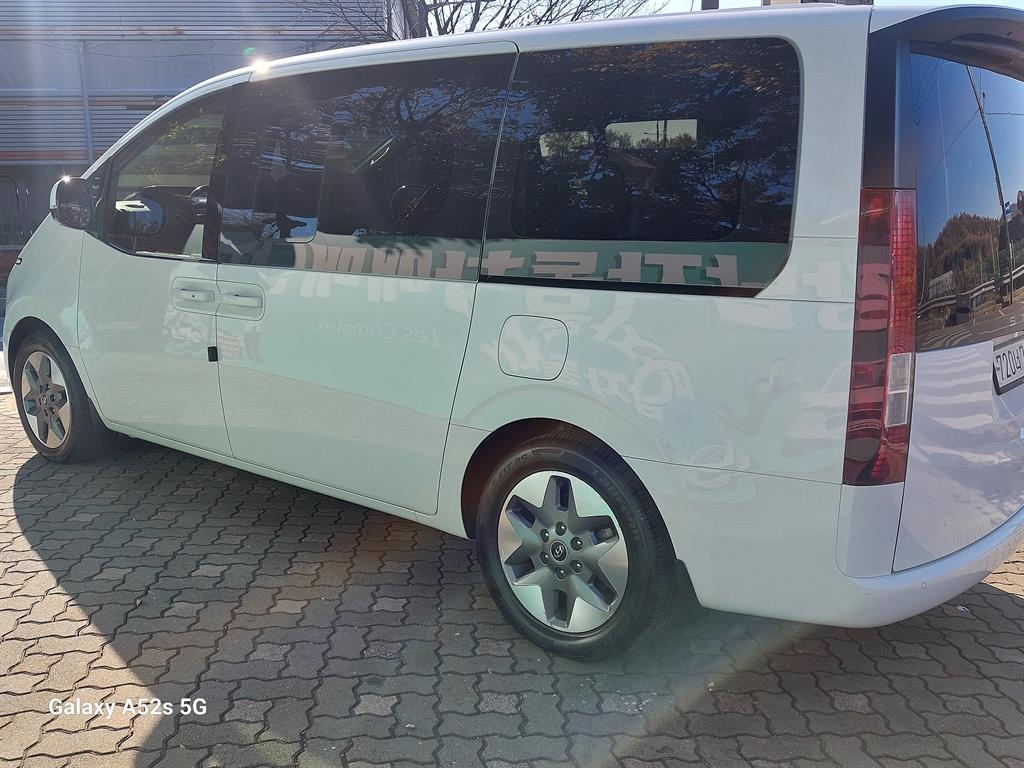 HYUNDAI Staria - Vista 5