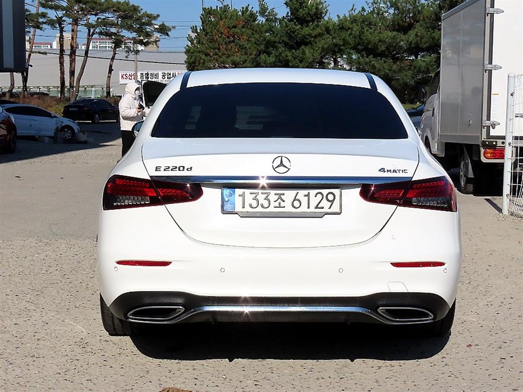 Mercedes Benz E class - Vista 4