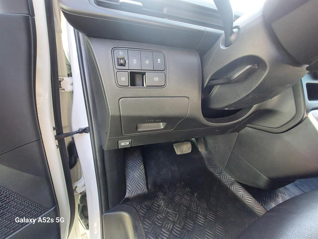 HYUNDAI Staria - Vista 8