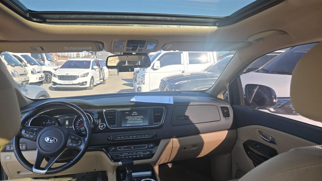 KIA Carnival - Vista 3