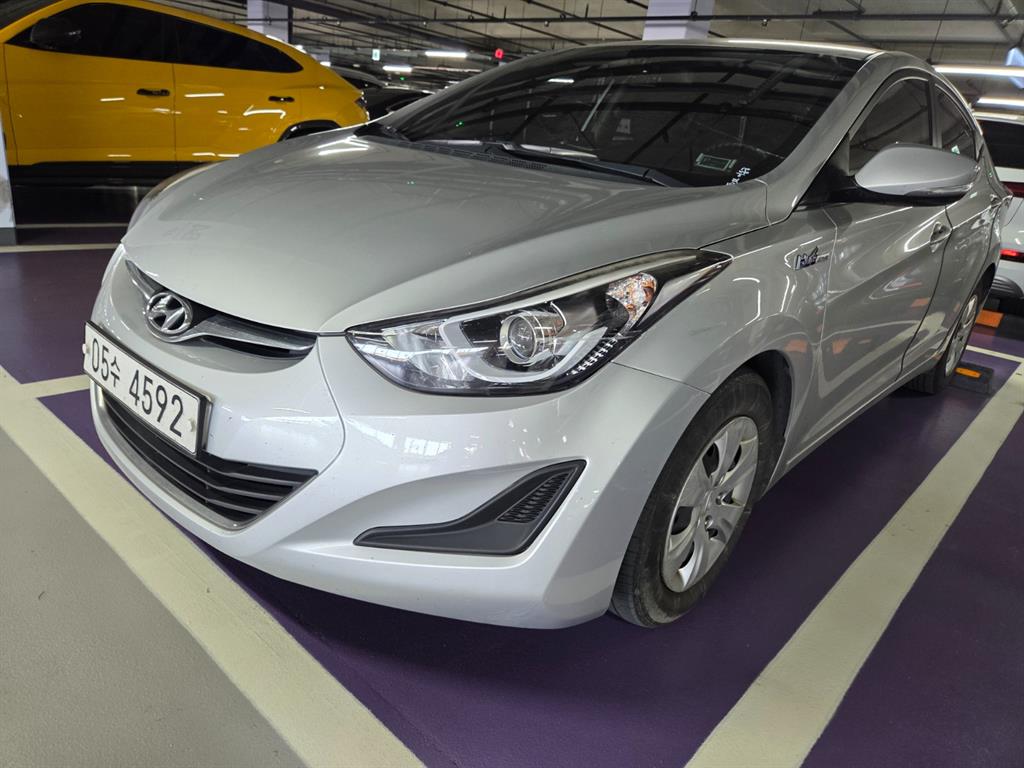 HYUNDAI Avante - Vista 2