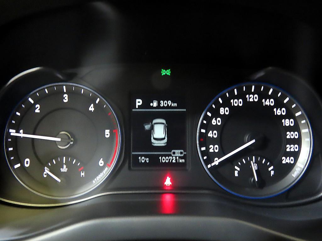 HYUNDAI Kona - Vista 9