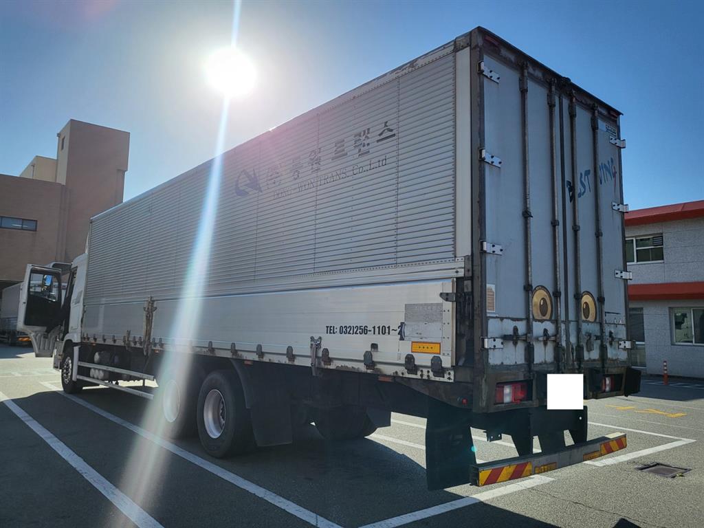 medium and large cargo truck - Vista 6