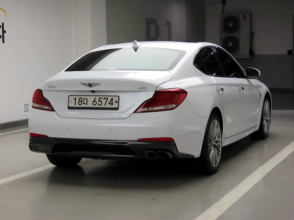 Genesis G70 - Vista 4