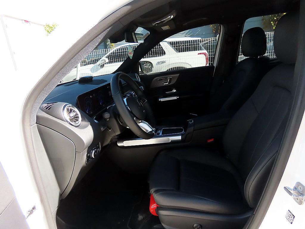 Mercedes Benz EQB - Vista 5