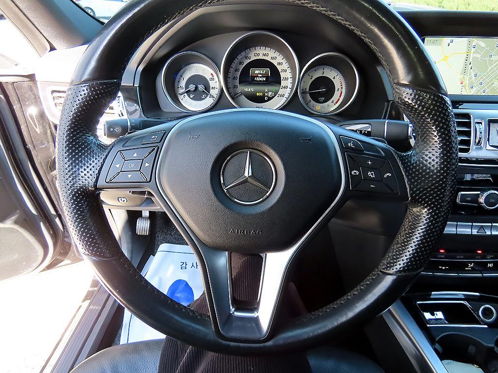 Mercedes Benz E class - Vista 8