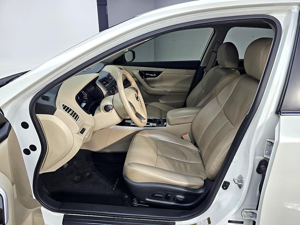 Nissan Altima - Vista 8