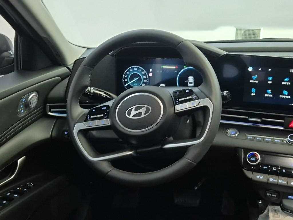 HYUNDAI Avante - Vista 9