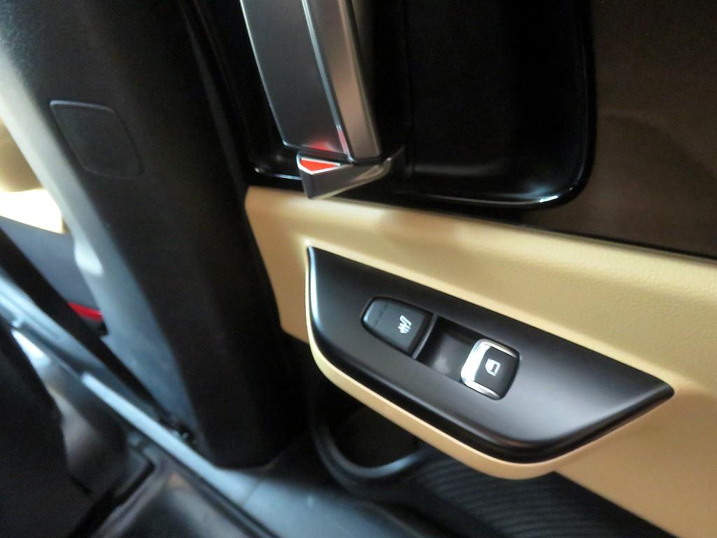 KIA Carnival - Vista 10