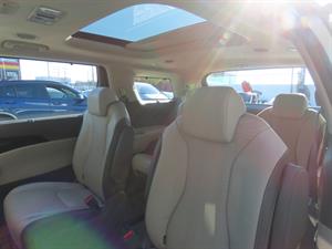 KIA Carnival - Vista 12