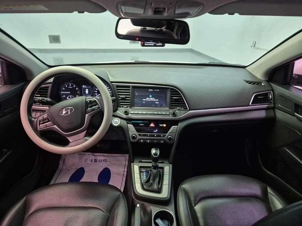 HYUNDAI Avante - Vista 7