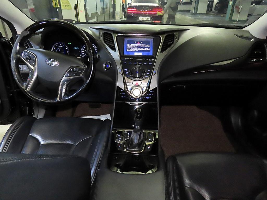 HYUNDAI Grandeur - Vista 10