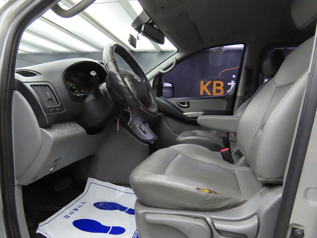 HYUNDAI Starex - Vista 5