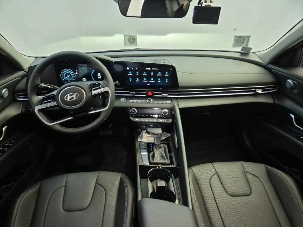 HYUNDAI Avante - Vista 7