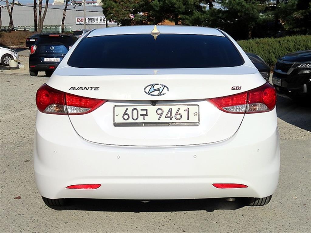HYUNDAI Avante - Vista 4