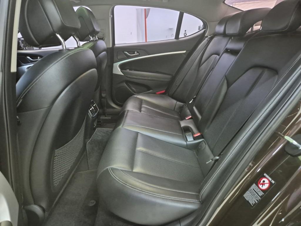 Genesis G70 - Vista 12