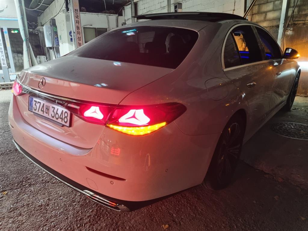 Mercedes Benz E class - Vista 3