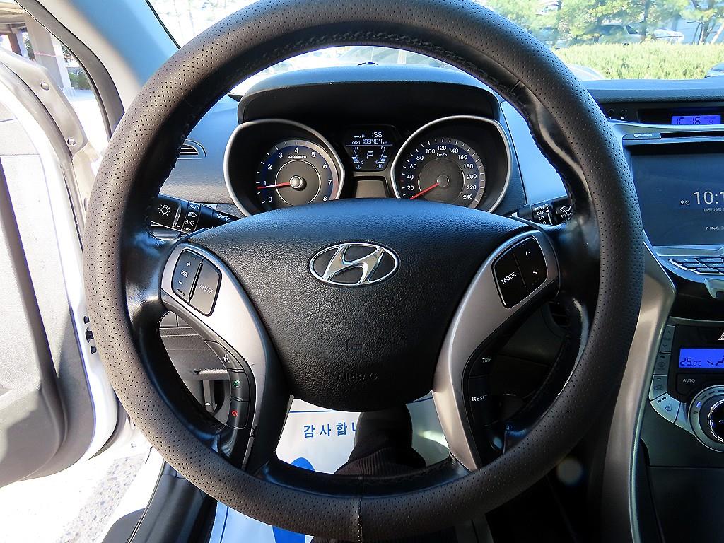 HYUNDAI Avante - Vista 8