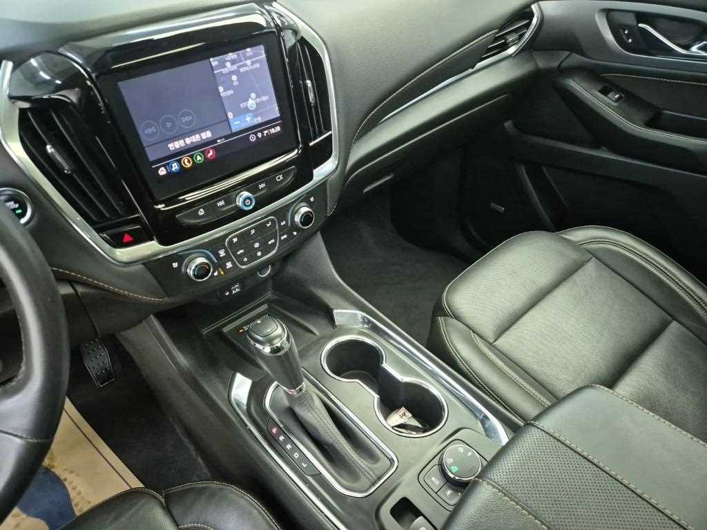 Chevrolet Travers - Vista 10