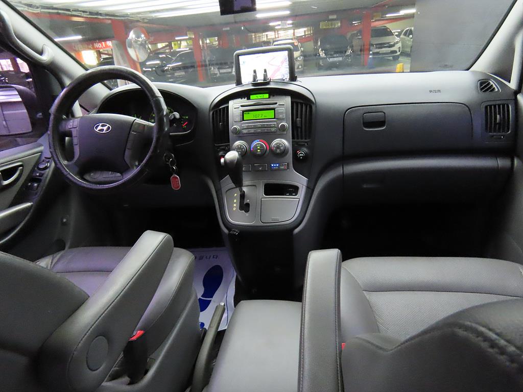 HYUNDAI Starex - Vista 7